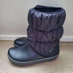 Women's Crocs Boots. Size W9