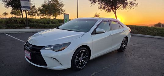 2017 Toyota Camry SE • Clean Title in Hand • Excellent Condition