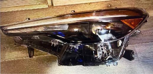 2026 Toyota Corolla Cross Left headlight