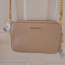 Michael Kors Soft Pink Leather Crossbody Camera Bag - Brand New !