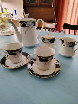 Vintage Mikasa tea/coffee set Kendall area