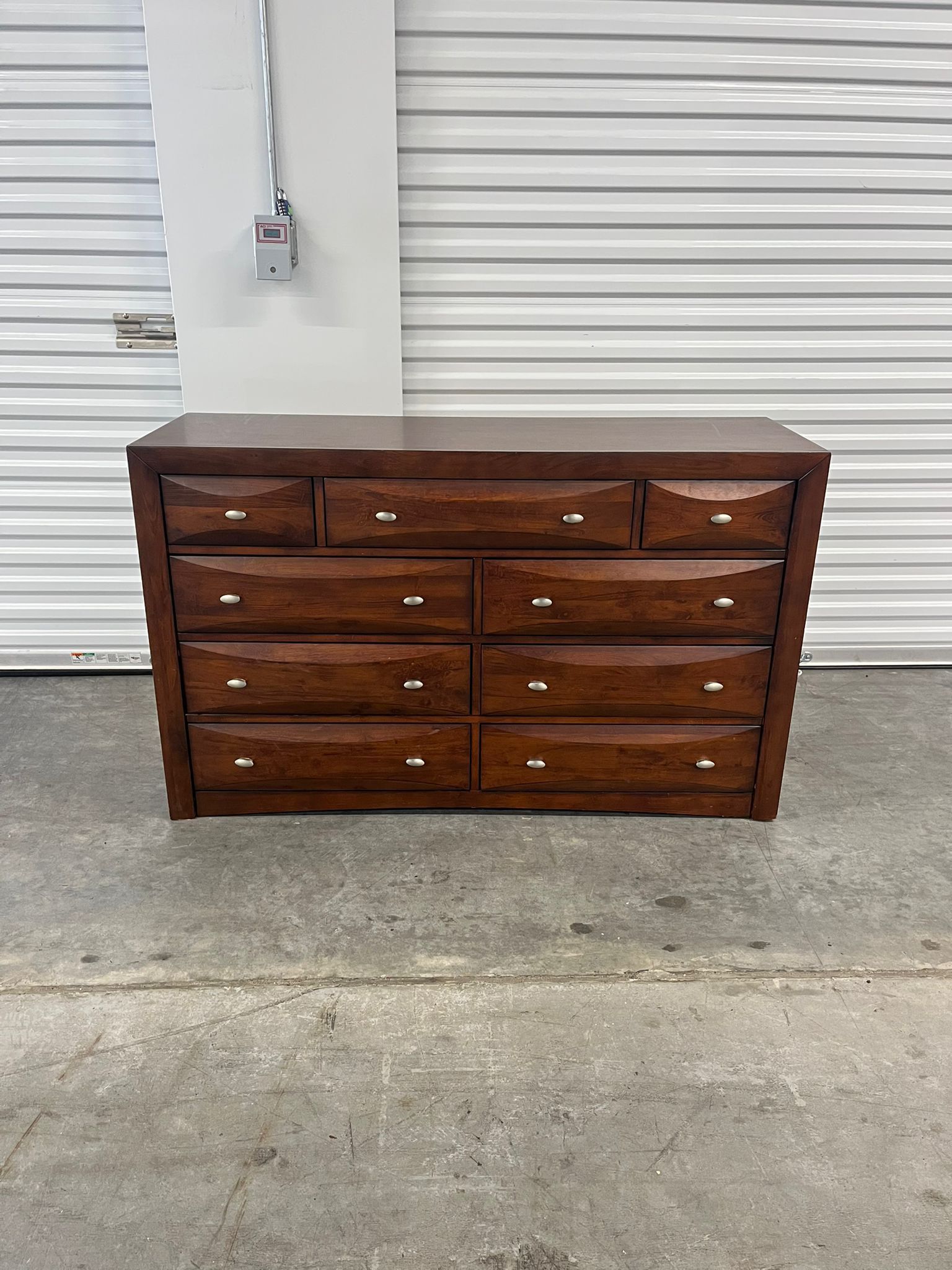 Dresser With 9 Drawers