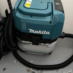 Makita 40V max XGT 2.1 Gallon Wet/Dry Dust Extractor/Vacuum