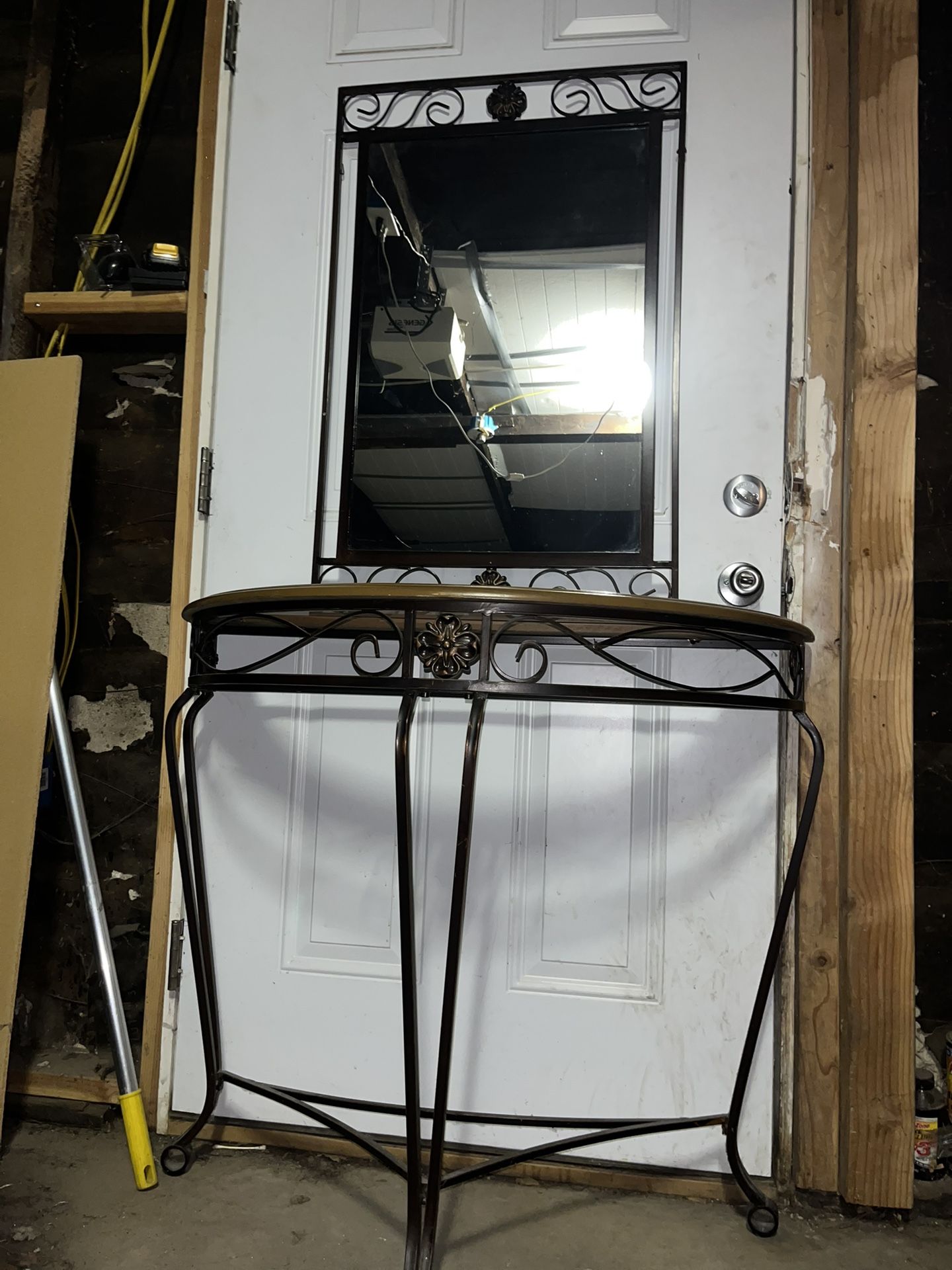 Entrance Table And Mirror