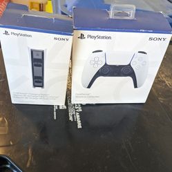 PlayStation 5 Controller And Charging Station 