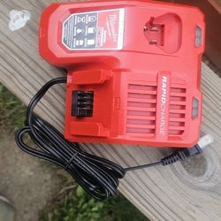 Milwaukee Rapid Charger 