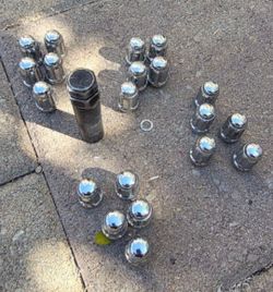 Lug Nuts 