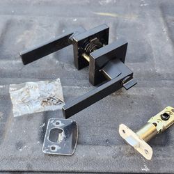 Square Privacy Lever Doorknob Matte Black