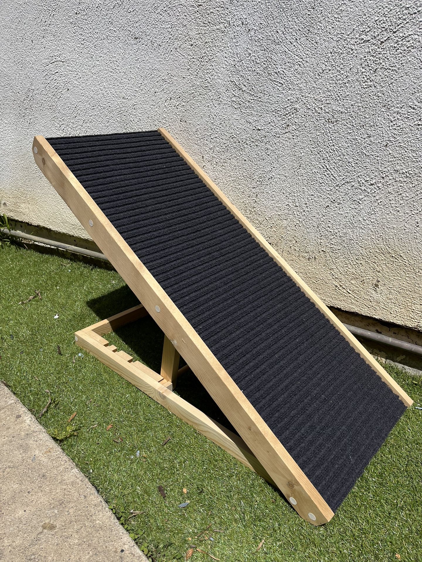 Adjustable Wooden Pet ramp for Sale in Costa Mesa, CA - OfferUp