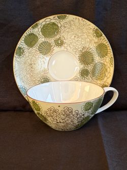 Kutani teacup & saucer, green chrysanthemum Genuine Kutani teacup, and saucer, green chrysanthemum