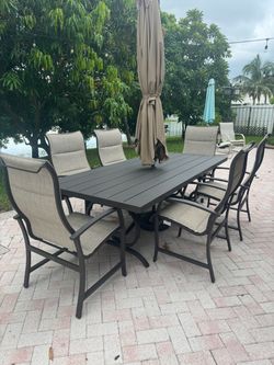 Outdoor dining set