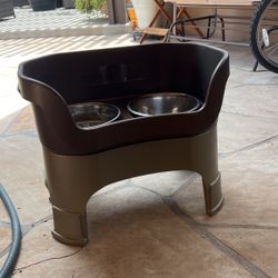 Elevated Food And Water Bowls W/food And Water Catch