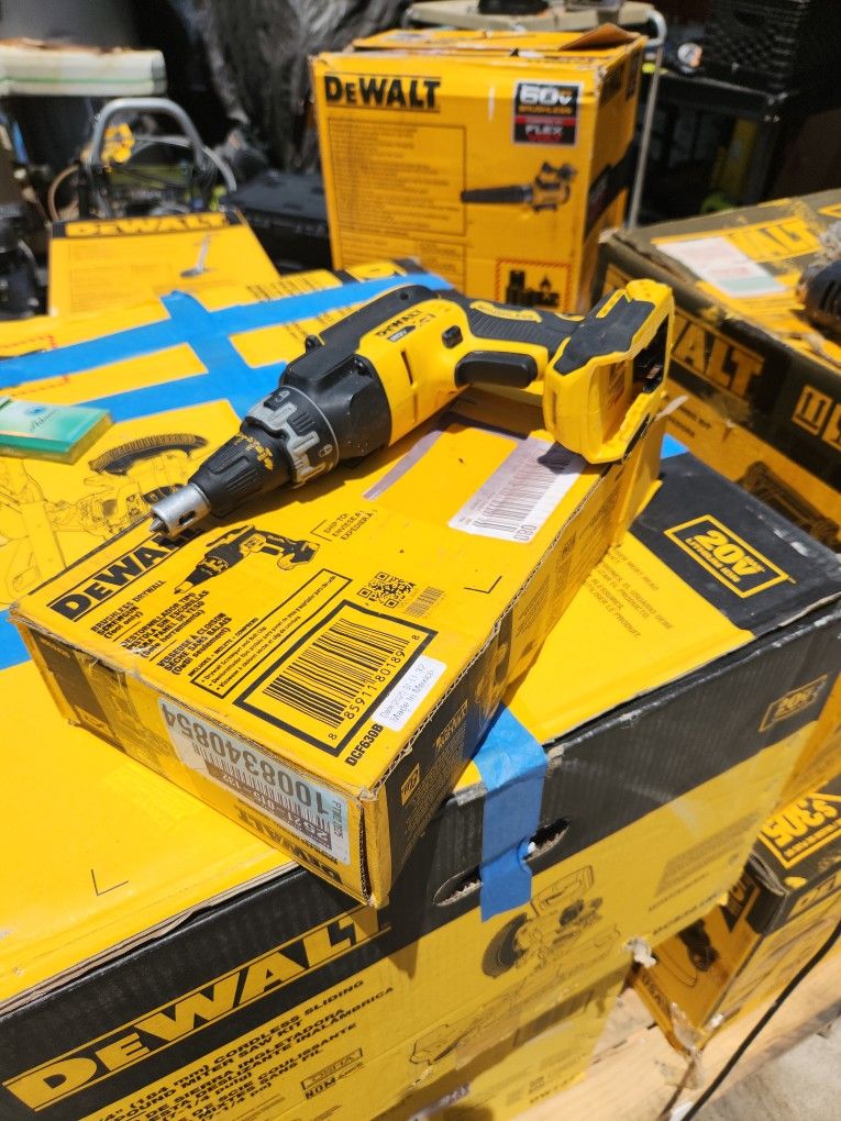 DEWALT
XR 20V MAX Lithium-Ion Cordless Brushless Screw Gun (Tool Only) Slightly USED
