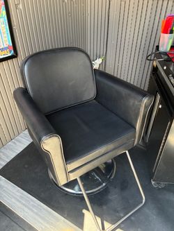 Barber chair need to be oiled