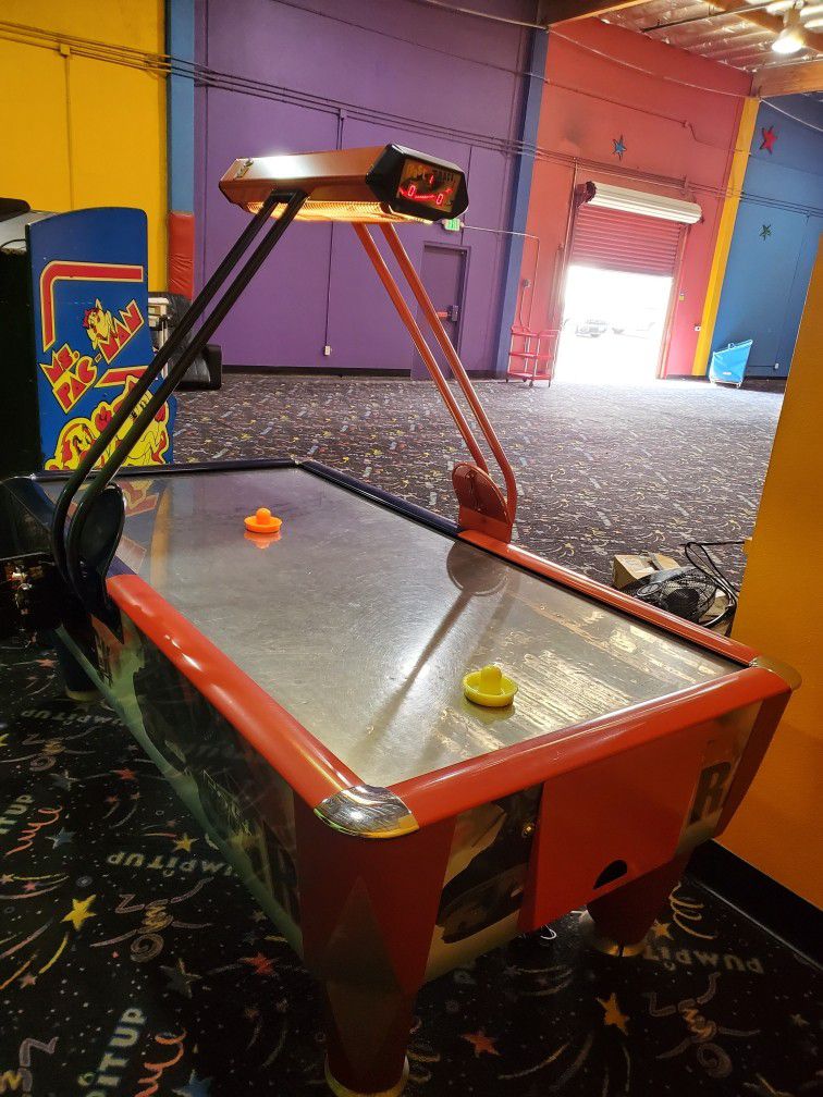 ICE Fast Track Air Hockey Table