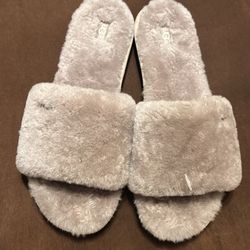UGG FLUFF SLIPPERS 