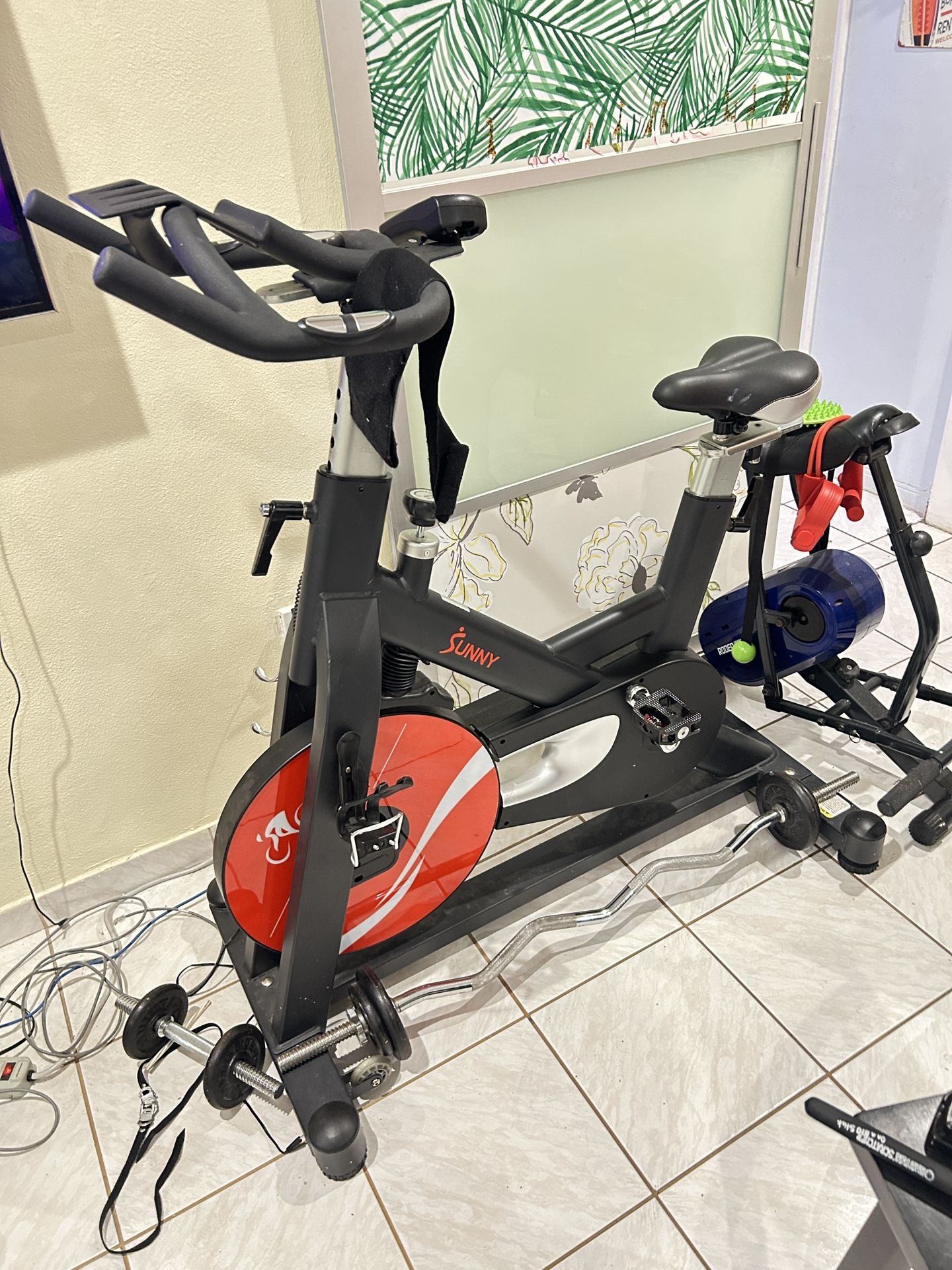 Sunny Health & Fitness Indoor Cycling Bike stationary workout Fitness Equipment– Excellent Condition 