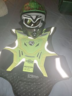 MOTORCYCLE DIRT  GEAR PROTECTION  SET SIZE LARGE.  $210  FIRM PRICE