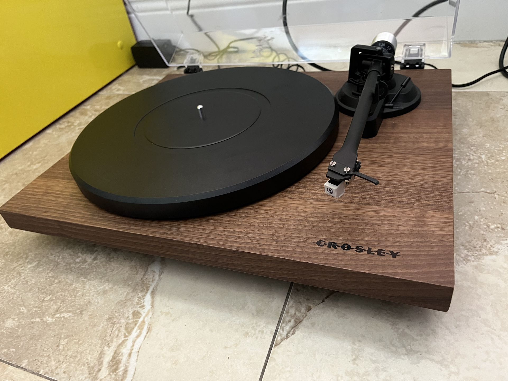 (1? Crosley Audiophile Turntable + Cover