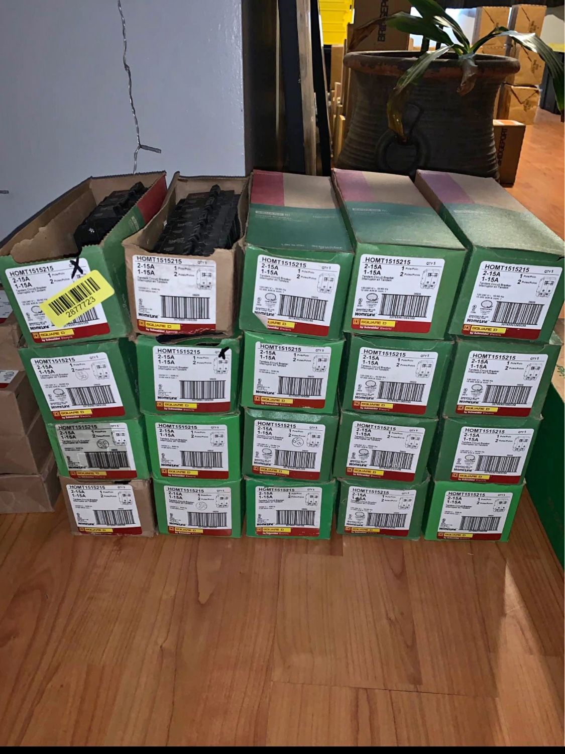 Lot of 97 Square D Homeline Tandem Breakers (HOMT1515215CP) – NEW