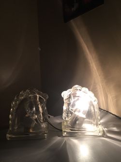 2 Beautiful decorative glass horse with lights or without