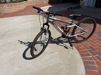 Mongoose Ledge 2.1 26" Men's Mountain Bike