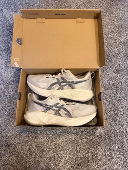 Asics NovaBlast 5 Men Size 8