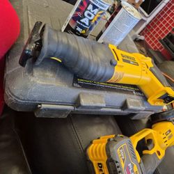 Dealt Saw Zaw  20v Max