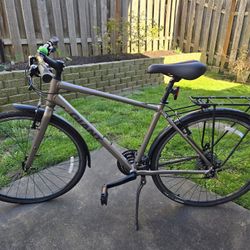 Giant Escape 2 Commute Bike 24 Speed