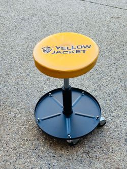 YELLOW JACKET Rolling Mechanic Stool with Wheels Pneumatic Garage Shop Seat Adjustable Height Roller Mechanics Creeper Chair with Tool Tray for Auto R