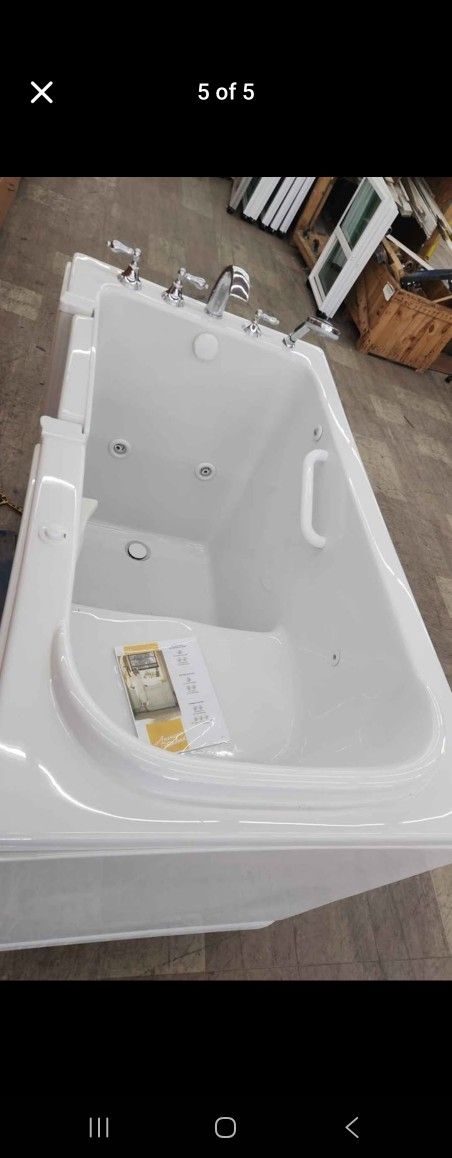 Handicap Tub. Brand New