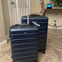 🧳 2-Piece Hardshell Luggage Set – Carry-On + Medium 📍 Pickup: near IKEA (S. Durango / 215)  Brand new premium hard shell luggage set — ideal for sho