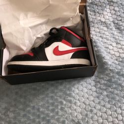 Red Air Jordan’s Kids 