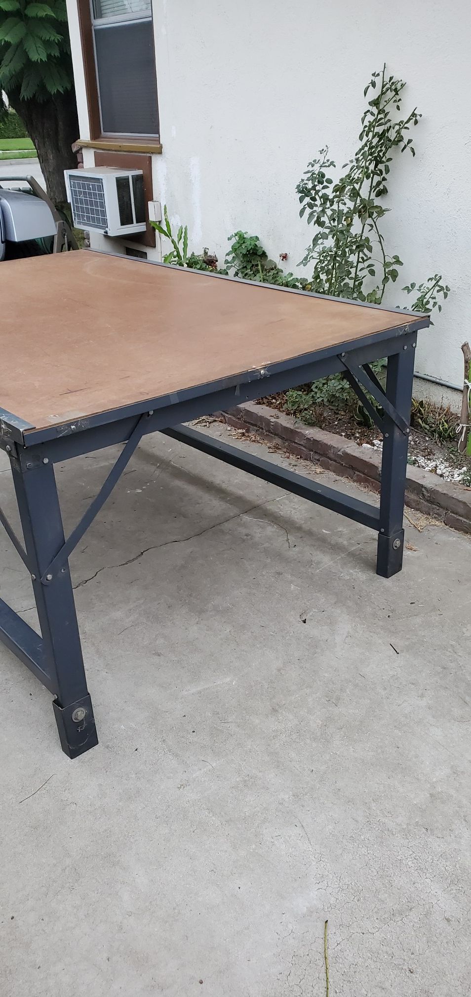 Work table free pickup