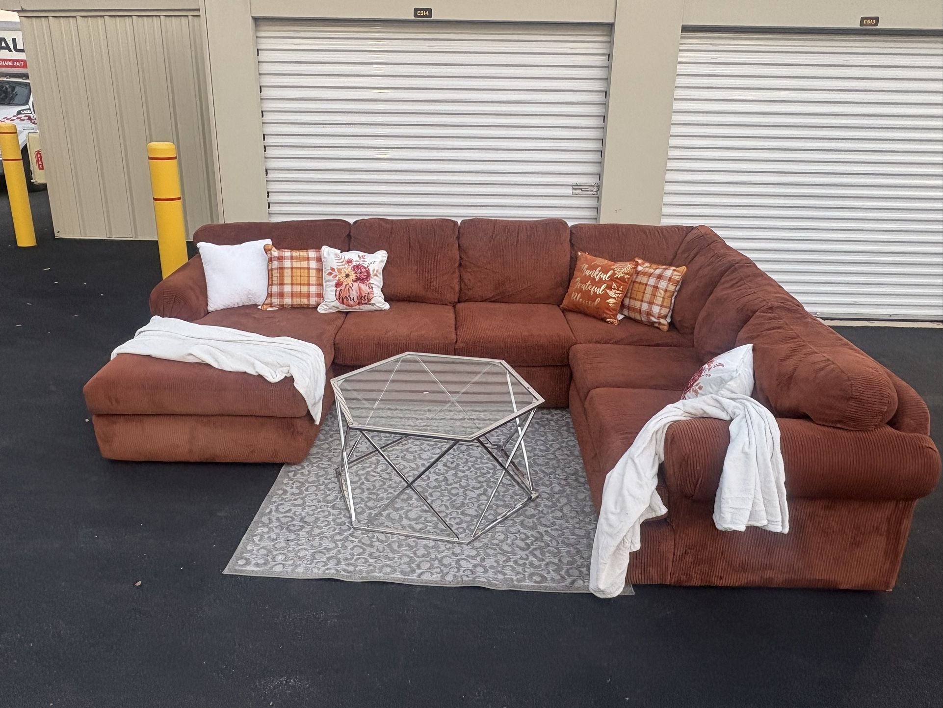Sectional/couch/sofa,Color:Burnt Orange, Delivery Available