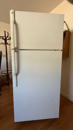 GE 16.5 Cu. Ft. Top Freezer Refrigerator