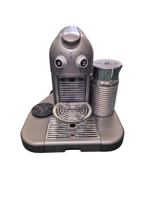 Nespresso Gran Maestria Espresso Machine – Excellent Condition w/ Aeroccino