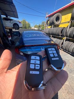 Llaves de autos car keys and remotes