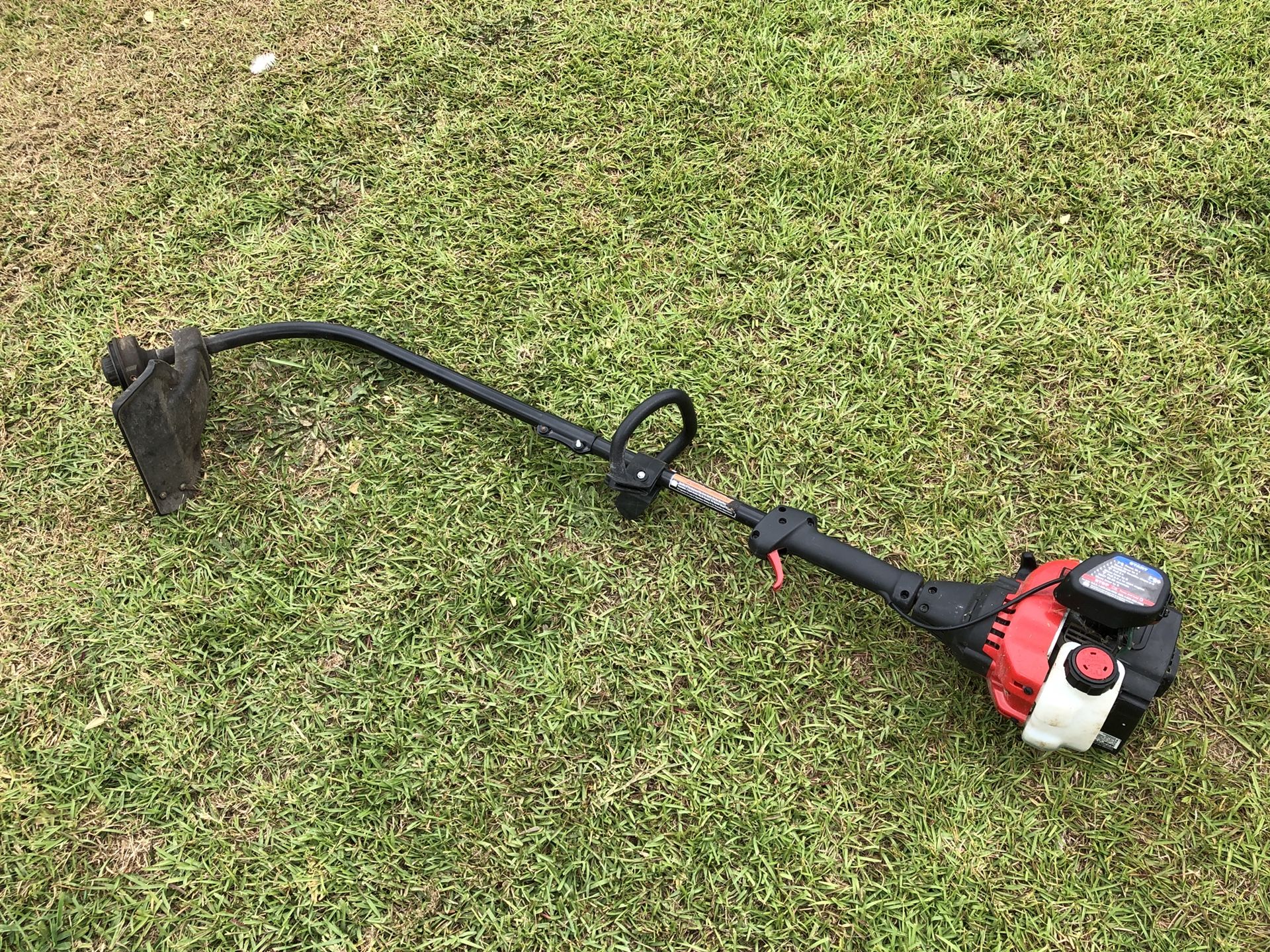 Hyper Tough 16” Curved Shaft 2-Cycle 25cc Gas String Trimmer: Get the job done easier and trim your yard with the well-balanced Hyper Tough 16" 25cc