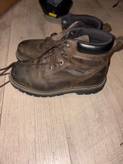 Woman’s wolverine steel toe boots