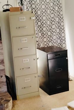 Filing cabinet Short No key $30