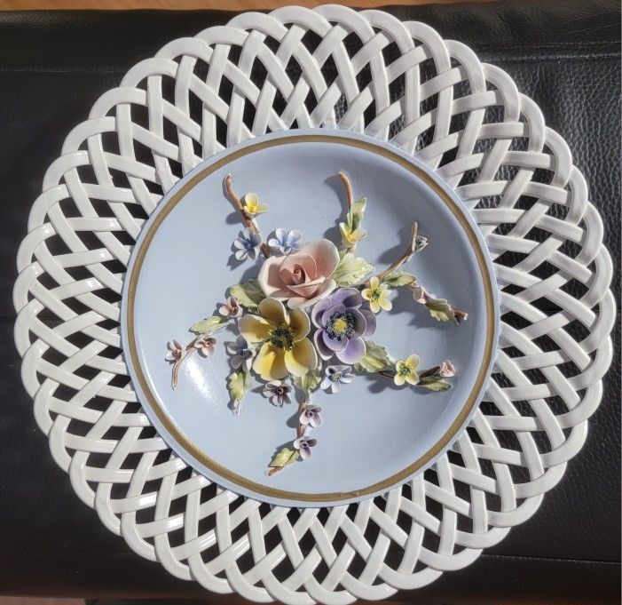 VINTAGE CAPODIMONTE PLATE
