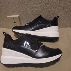 MK SHOES SIZE 7.5