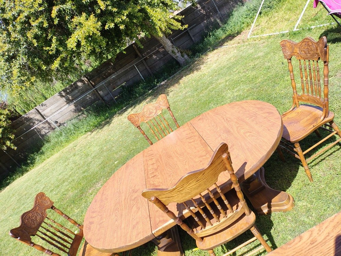 Oak Vintage Heavy Dining Table And Chairs 