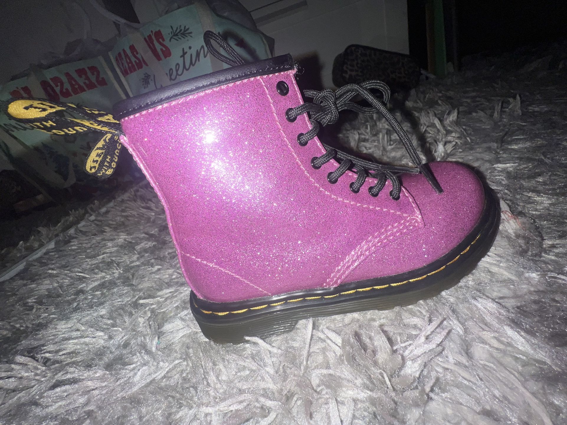 Dr. Martens 10C Pink