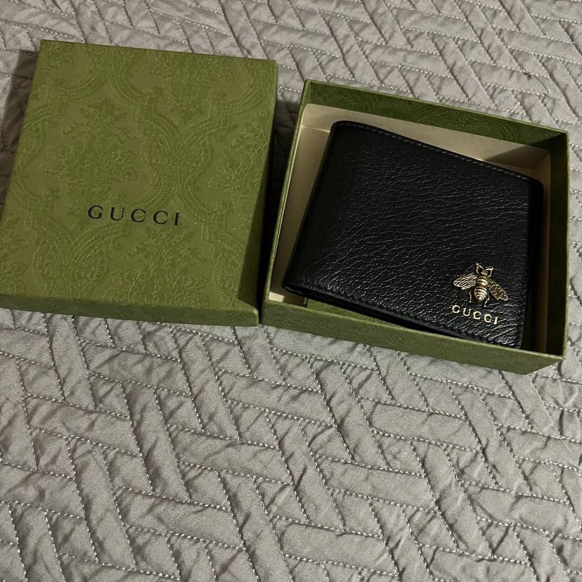 Very Nice Gucci Wallet For Men for Sale in Long Beach, CA - OfferUp