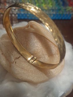Pulcera de 14k gold con estrellas 10.5g buen estado