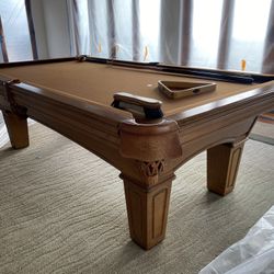 Pool Table 8ft- LIKE NEW- FREE PRO DELIVERY