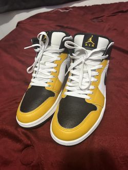 Air Jordan Retros 1 + Chicago Bulls Hat