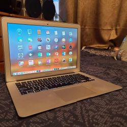Excelente Laptop Apple Macbook Air De 11 Pulgadas Procesador Intel Core i5 Con Programas
